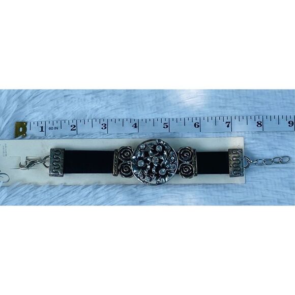 NWT Sarah’s Black Leather Floral Silver Bling Adjustable Bracelet - Picture 7 of 10